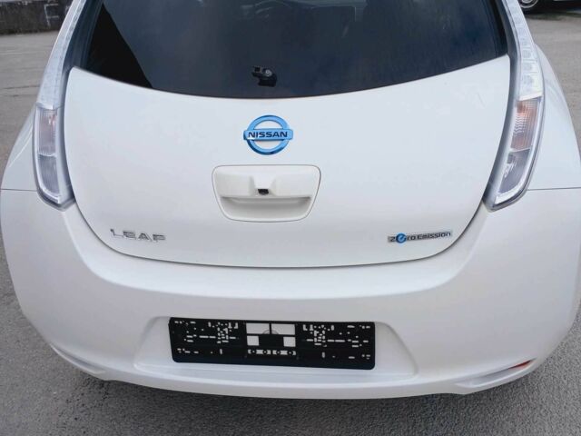 Білий Ніссан Ліф, об'ємом двигуна 0 л та пробігом 84 тис. км за 5400 $, фото 6 на Automoto.ua