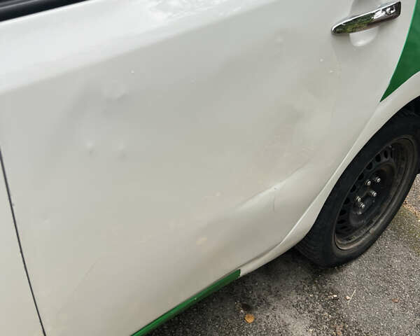 Белый Ниссан Лиф, объемом двигателя 0 л и пробегом 264 тыс. км за 4500 $, фото 6 на Automoto.ua