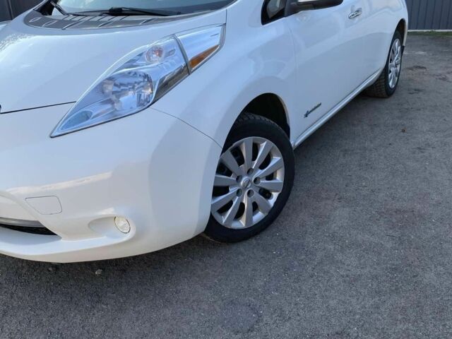 Белый Ниссан Лиф, объемом двигателя 0 л и пробегом 122 тыс. км за 6400 $, фото 3 на Automoto.ua