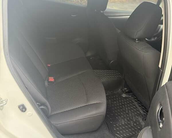 Білий Ніссан Ліф, об'ємом двигуна 0 л та пробігом 166 тис. км за 6500 $, фото 4 на Automoto.ua