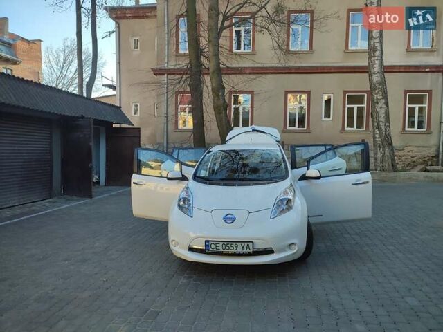 Белый Ниссан Лиф, объемом двигателя 0 л и пробегом 82 тыс. км за 13200 $, фото 4 на Automoto.ua