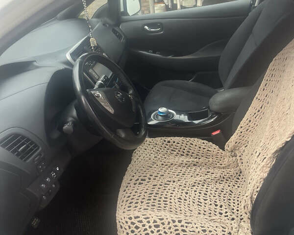 Белый Ниссан Лиф, объемом двигателя 0 л и пробегом 105 тыс. км за 6950 $, фото 9 на Automoto.ua