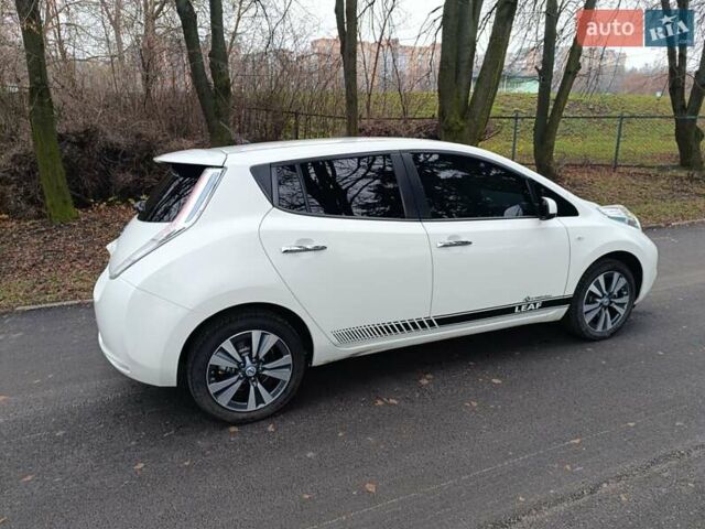 Белый Ниссан Лиф, объемом двигателя 0 л и пробегом 67 тыс. км за 7500 $, фото 46 на Automoto.ua