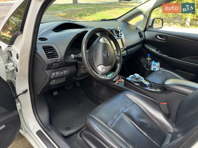 Білий Ніссан Ліф, об'ємом двигуна 0 л та пробігом 93 тис. км за 7900 $, фото 8 на Automoto.ua