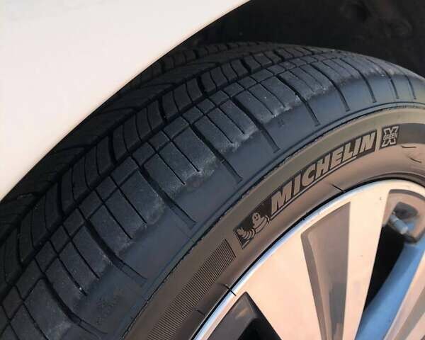 Белый Ниссан Лиф, объемом двигателя 0 л и пробегом 155 тыс. км за 10100 $, фото 13 на Automoto.ua