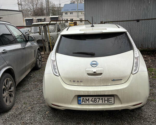 Белый Ниссан Лиф, объемом двигателя 0 л и пробегом 220 тыс. км за 5200 $, фото 6 на Automoto.ua