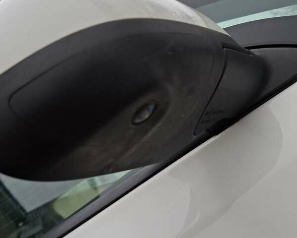 Белый Ниссан Лиф, объемом двигателя 0 л и пробегом 119 тыс. км за 6500 $, фото 17 на Automoto.ua