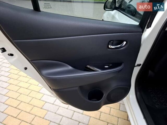 Белый Ниссан Лиф, объемом двигателя 0 л и пробегом 119 тыс. км за 6500 $, фото 36 на Automoto.ua