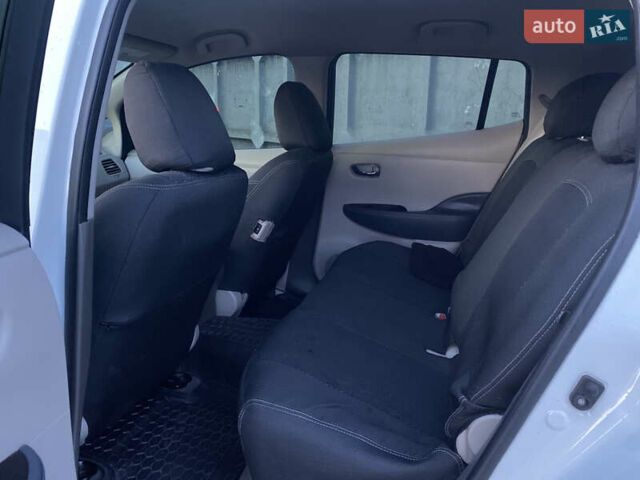 Белый Ниссан Лиф, объемом двигателя 0 л и пробегом 102 тыс. км за 6990 $, фото 17 на Automoto.ua