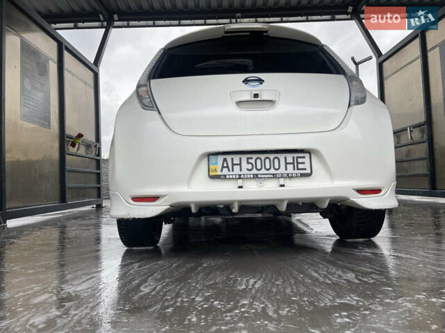 Белый Ниссан Лиф, объемом двигателя 0 л и пробегом 111 тыс. км за 7500 $, фото 16 на Automoto.ua