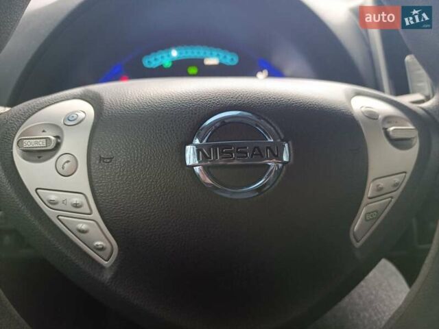 Белый Ниссан Лиф, объемом двигателя 0 л и пробегом 67 тыс. км за 7500 $, фото 9 на Automoto.ua