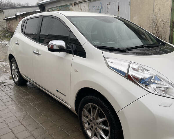 Білий Ніссан Ліф, об'ємом двигуна 0 л та пробігом 112 тис. км за 7550 $, фото 11 на Automoto.ua