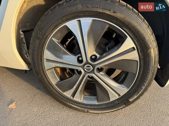 Белый Ниссан Лиф, объемом двигателя 0 л и пробегом 142 тыс. км за 8100 $, фото 13 на Automoto.ua