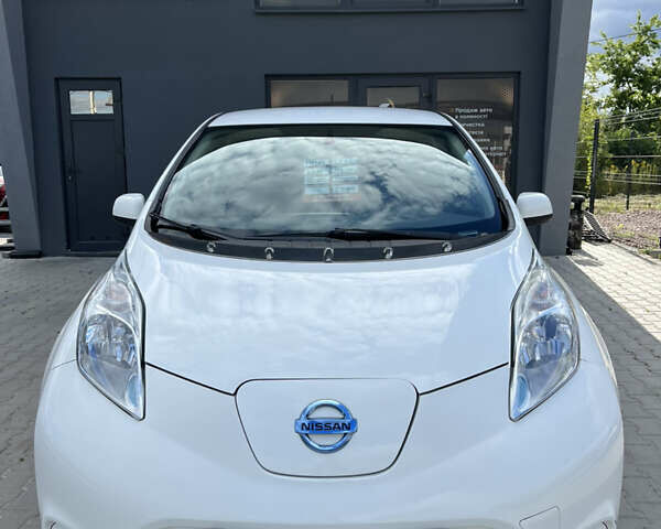 Білий Ніссан Ліф, об'ємом двигуна 0 л та пробігом 119 тис. км за 7499 $, фото 1 на Automoto.ua