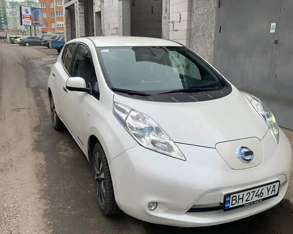 Белый Ниссан Лиф, объемом двигателя 0 л и пробегом 170 тыс. км за 7500 $, фото 2 на Automoto.ua