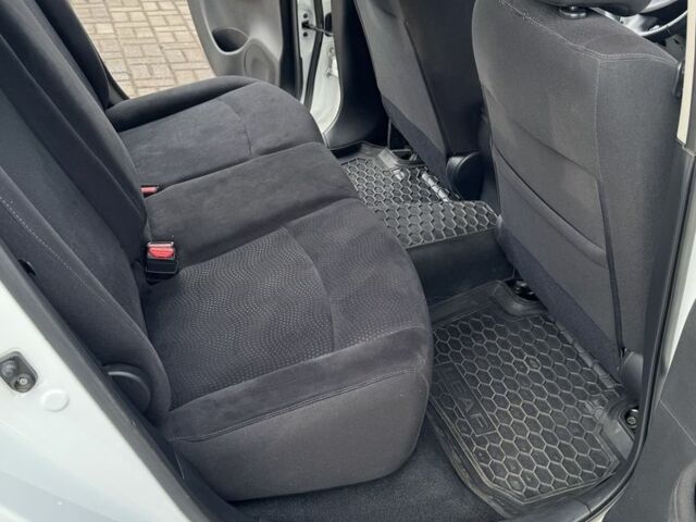 Білий Ніссан Ліф, об'ємом двигуна 0 л та пробігом 65 тис. км за 7500 $, фото 3 на Automoto.ua