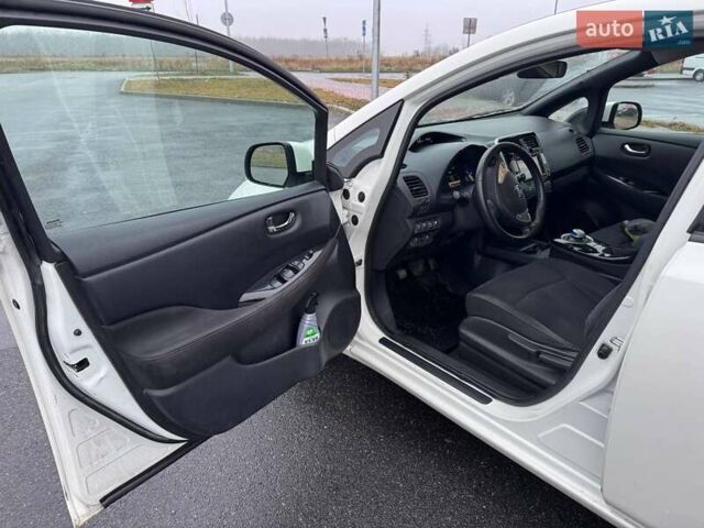 Белый Ниссан Лиф, объемом двигателя 0 л и пробегом 121 тыс. км за 6900 $, фото 8 на Automoto.ua