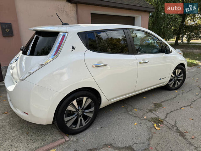 Білий Ніссан Ліф, об'ємом двигуна 0 л та пробігом 93 тис. км за 7900 $, фото 4 на Automoto.ua