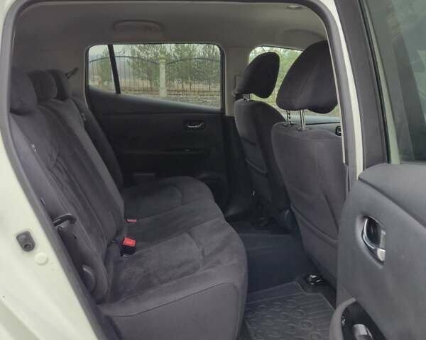 Белый Ниссан Лиф, объемом двигателя 0 л и пробегом 73 тыс. км за 5900 $, фото 17 на Automoto.ua