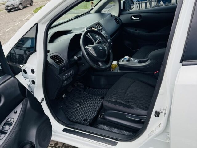 Білий Ніссан Ліф, об'ємом двигуна 0 л та пробігом 126 тис. км за 6500 $, фото 5 на Automoto.ua