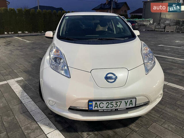 Білий Ніссан Ліф, об'ємом двигуна 0 л та пробігом 100 тис. км за 7100 $, фото 1 на Automoto.ua