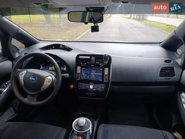 Белый Ниссан Лиф, объемом двигателя 0 л и пробегом 67 тыс. км за 7500 $, фото 21 на Automoto.ua