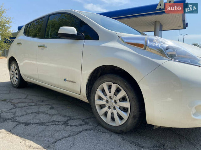 Белый Ниссан Лиф, объемом двигателя 0 л и пробегом 89 тыс. км за 9000 $, фото 15 на Automoto.ua