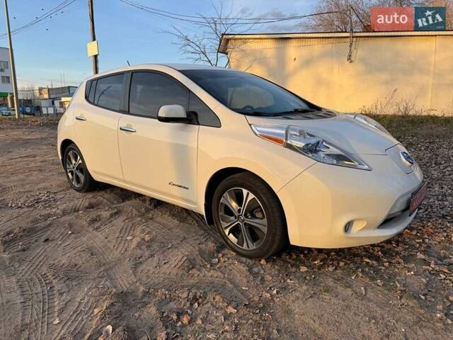 Белый Ниссан Лиф, объемом двигателя 0 л и пробегом 142 тыс. км за 8100 $, фото 1 на Automoto.ua