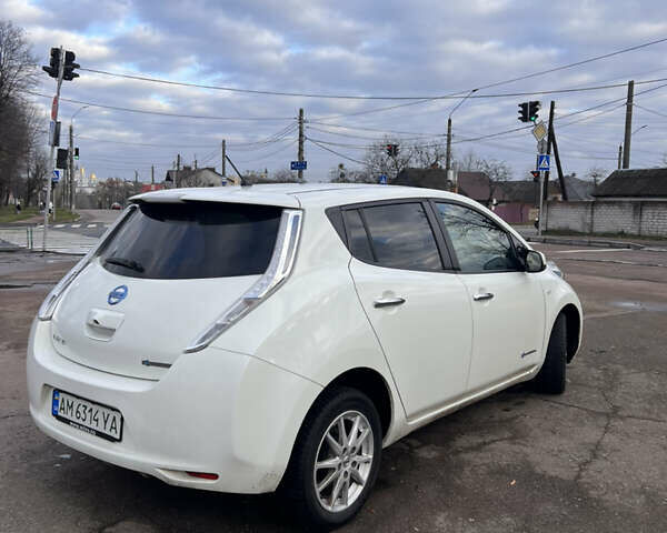 Белый Ниссан Лиф, объемом двигателя 0 л и пробегом 96 тыс. км за 8200 $, фото 2 на Automoto.ua