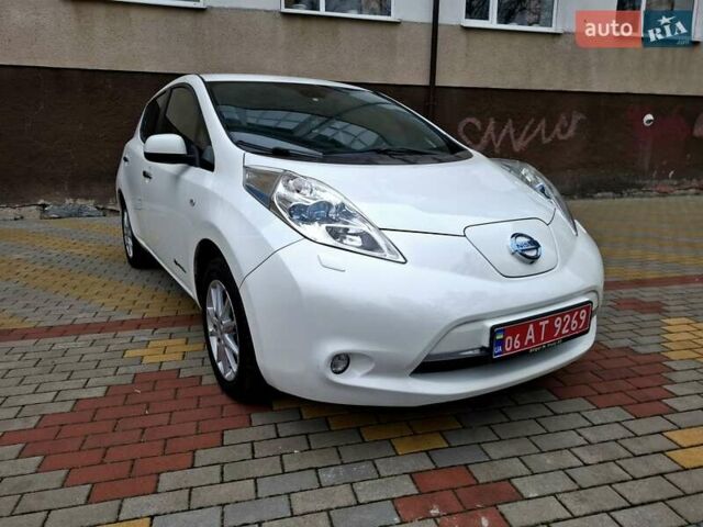 Белый Ниссан Лиф, объемом двигателя 0 л и пробегом 119 тыс. км за 6500 $, фото 7 на Automoto.ua