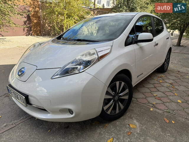 Білий Ніссан Ліф, об'ємом двигуна 0 л та пробігом 93 тис. км за 7900 $, фото 1 на Automoto.ua