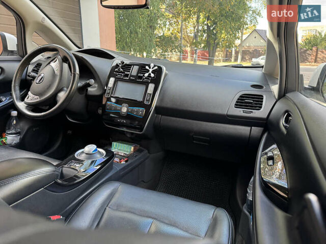 Білий Ніссан Ліф, об'ємом двигуна 0 л та пробігом 93 тис. км за 7900 $, фото 12 на Automoto.ua