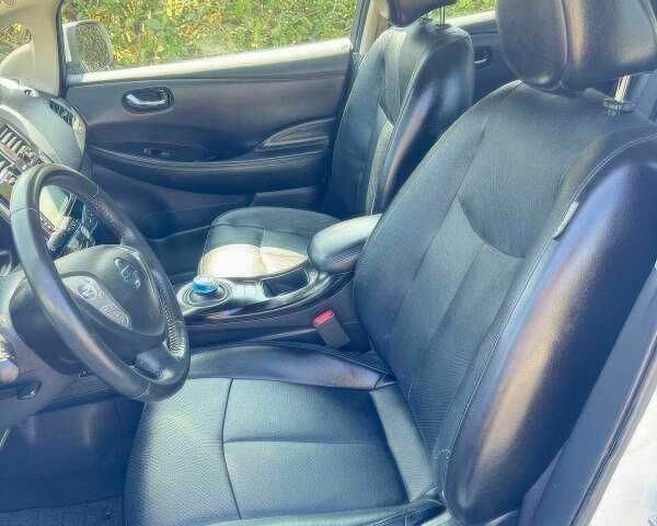 Белый Ниссан Лиф, объемом двигателя 0 л и пробегом 109 тыс. км за 2800 $, фото 10 на Automoto.ua