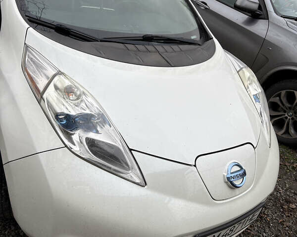 Белый Ниссан Лиф, объемом двигателя 0 л и пробегом 220 тыс. км за 5200 $, фото 4 на Automoto.ua