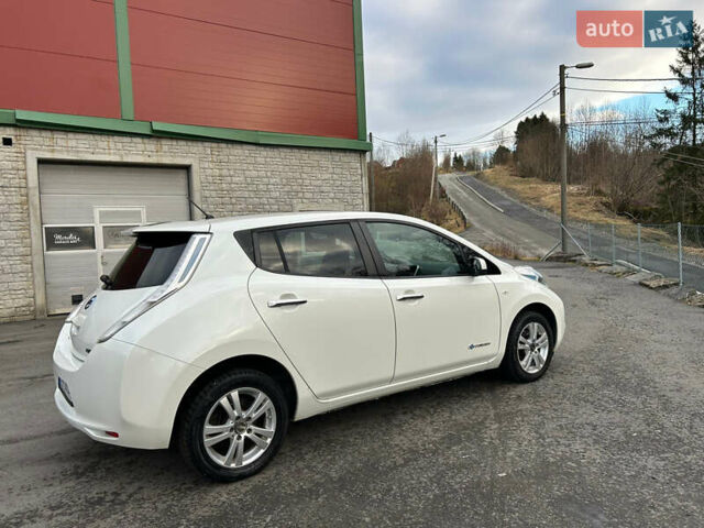 Белый Ниссан Лиф, объемом двигателя 0 л и пробегом 94 тыс. км за 5000 $, фото 4 на Automoto.ua