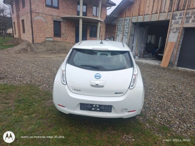 Білий Ніссан Ліф, об'ємом двигуна 0 л та пробігом 102 тис. км за 6200 $, фото 5 на Automoto.ua