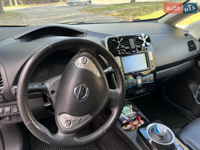 Білий Ніссан Ліф, об'ємом двигуна 0 л та пробігом 93 тис. км за 7900 $, фото 6 на Automoto.ua