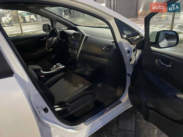 Білий Ніссан Ліф, об'ємом двигуна 0 л та пробігом 100 тис. км за 7100 $, фото 14 на Automoto.ua