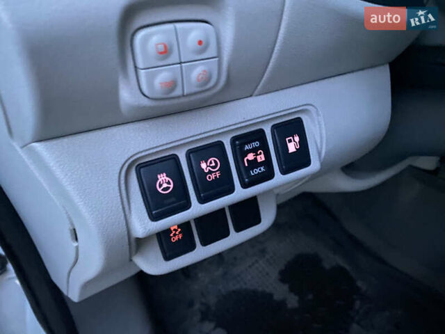 Белый Ниссан Лиф, объемом двигателя 0 л и пробегом 102 тыс. км за 6990 $, фото 20 на Automoto.ua