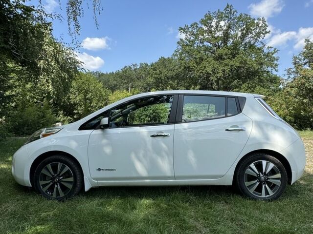 Белый Ниссан Лиф, объемом двигателя 0 л и пробегом 70 тыс. км за 8000 $, фото 3 на Automoto.ua