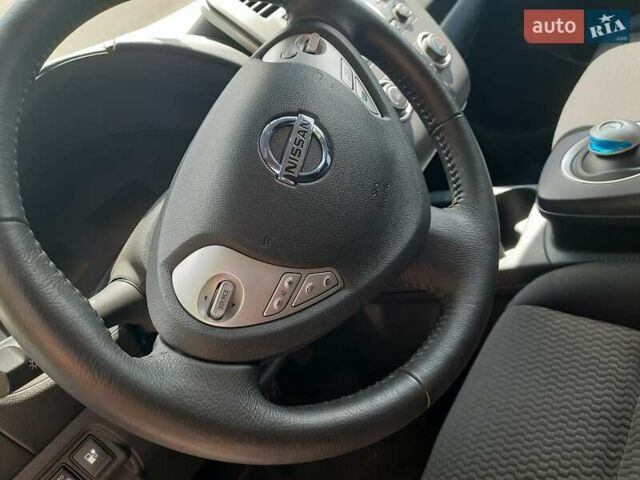 Білий Ніссан Ліф, об'ємом двигуна 0 л та пробігом 79 тис. км за 7150 $, фото 25 на Automoto.ua