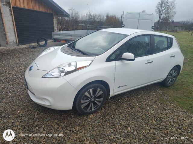 Білий Ніссан Ліф, об'ємом двигуна 0 л та пробігом 102 тис. км за 6200 $, фото 1 на Automoto.ua