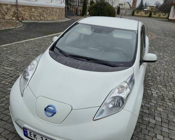 Белый Ниссан Лиф, объемом двигателя 0 л и пробегом 73 тыс. км за 5900 $, фото 31 на Automoto.ua