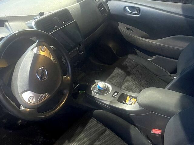 Білий Ніссан Ліф, об'ємом двигуна 80 л та пробігом 191 тис. км за 7000 $, фото 4 на Automoto.ua