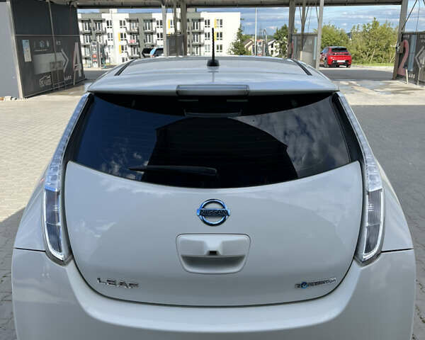 Білий Ніссан Ліф, об'ємом двигуна 0 л та пробігом 119 тис. км за 7499 $, фото 5 на Automoto.ua