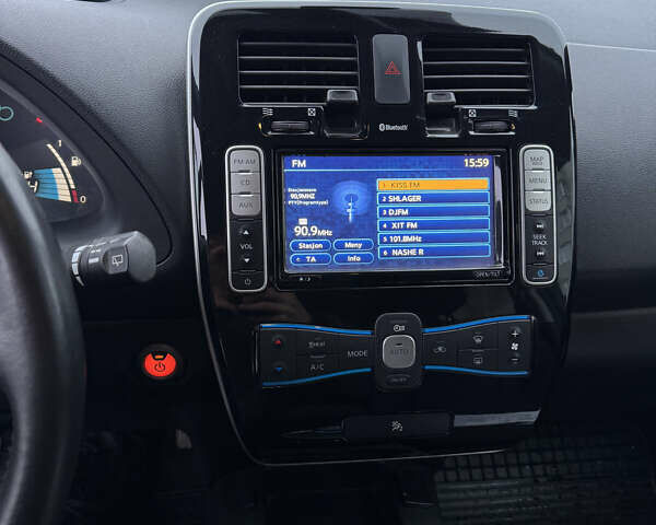 Белый Ниссан Лиф, объемом двигателя 0 л и пробегом 121 тыс. км за 6900 $, фото 13 на Automoto.ua