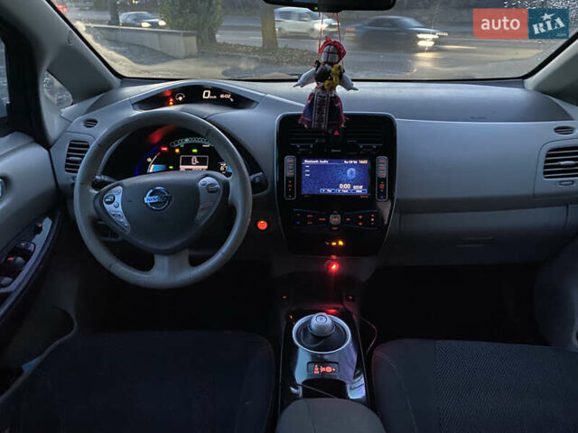 Белый Ниссан Лиф, объемом двигателя 0 л и пробегом 102 тыс. км за 6990 $, фото 15 на Automoto.ua