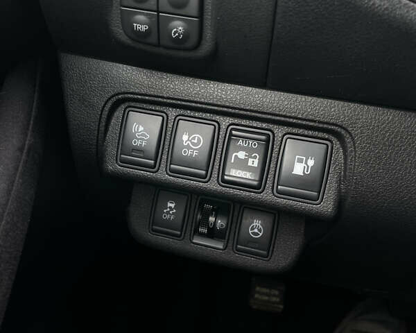 Белый Ниссан Лиф, объемом двигателя 0 л и пробегом 121 тыс. км за 6900 $, фото 12 на Automoto.ua