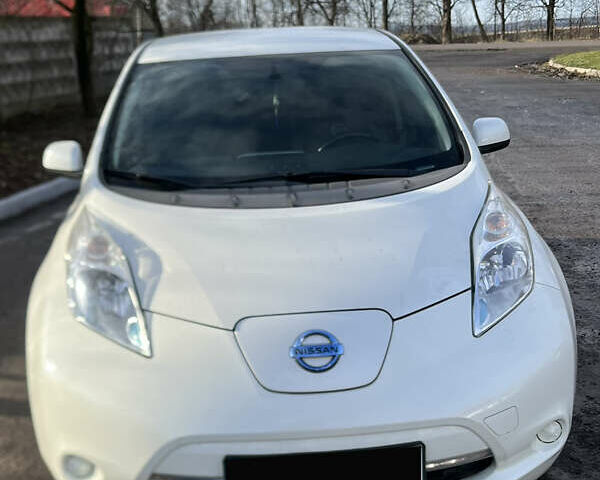 Білий Ніссан Ліф, об'ємом двигуна 0 л та пробігом 95 тис. км за 5999 $, фото 2 на Automoto.ua