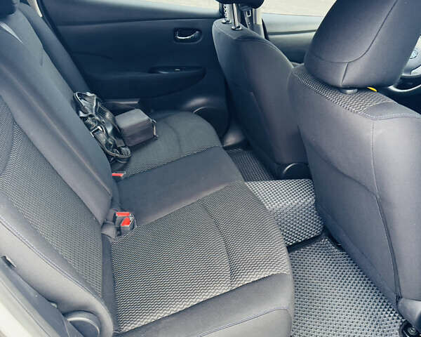 Белый Ниссан Лиф, объемом двигателя 0 л и пробегом 126 тыс. км за 6500 $, фото 8 на Automoto.ua